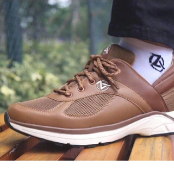 ZEBA Sneakers (If you have difficulty getting your shoes on/off these are ideal) - Picture 3 of 12